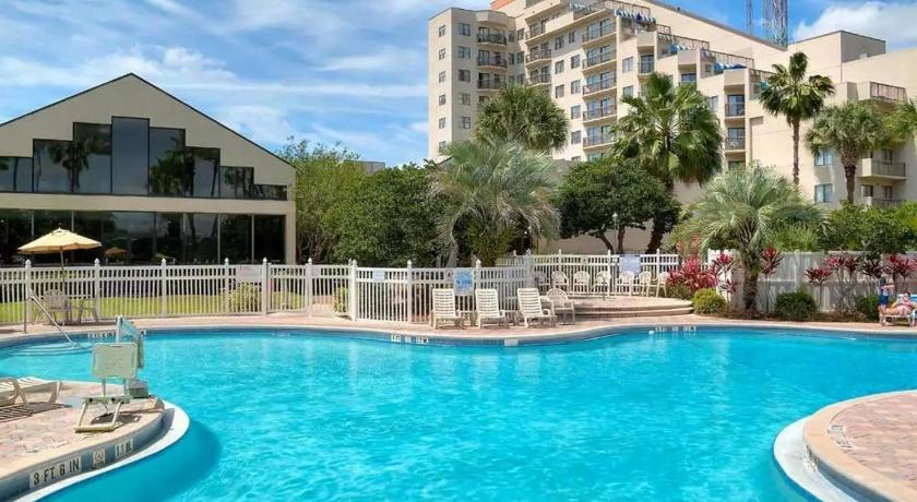Enclave Suites a staySky Hotel & Resort - image 2