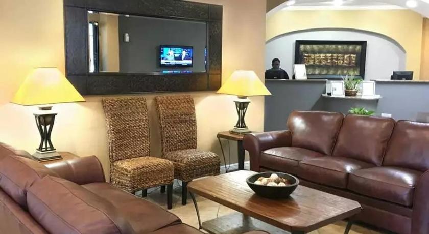Enclave Suites a staySky Hotel & Resort - image 4