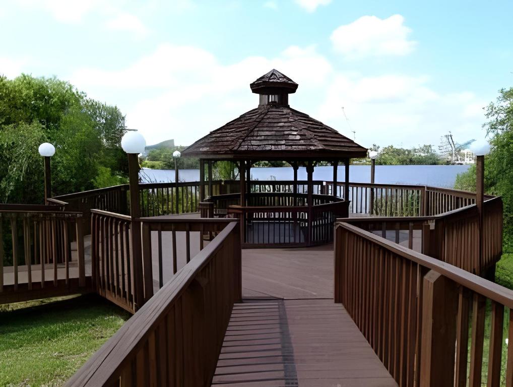 Enclave Suites a staySky Hotel & Resort - image 7