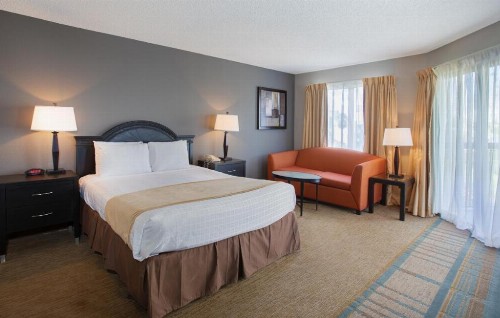 Enclave Suites a staySky Hotel & Resort - image 9