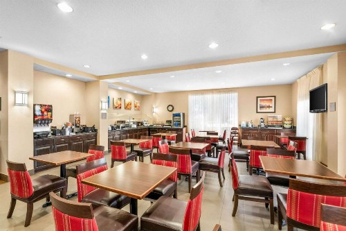 Comfort Suites Orlando Airport - image 11