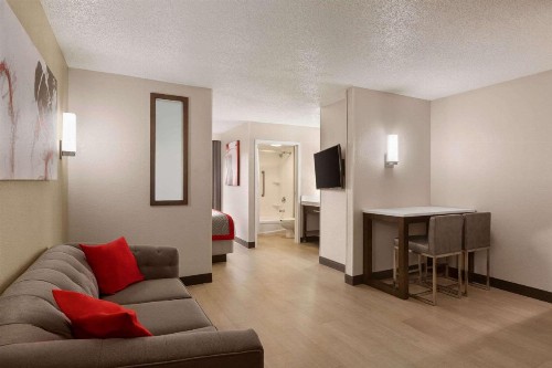 Ramada by Wyndham Suites Orlando Airport - image 18