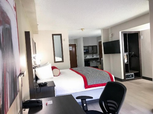 Ramada by Wyndham Suites Orlando Airport - image 20