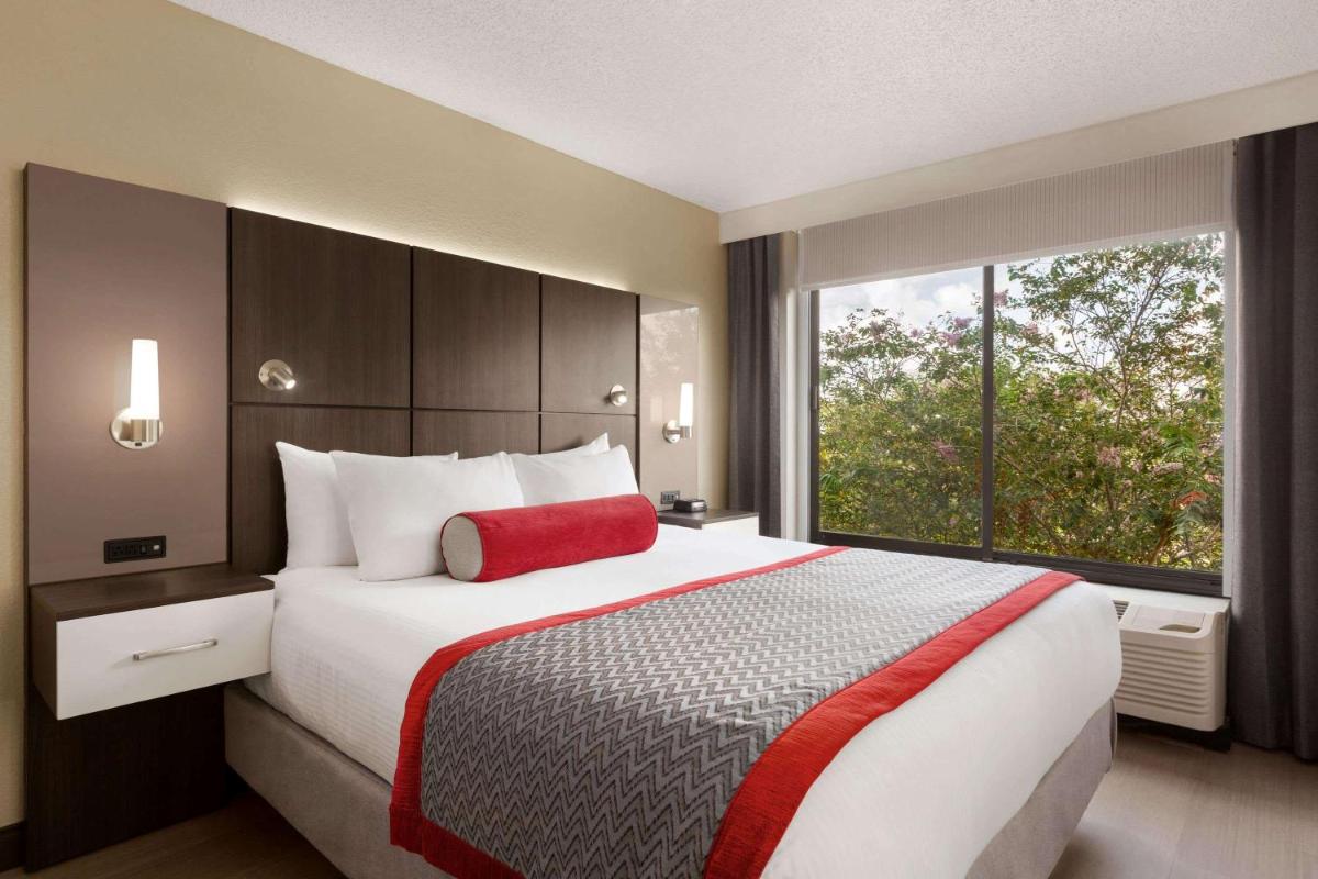 Ramada by Wyndham Suites Orlando Airport - image 4