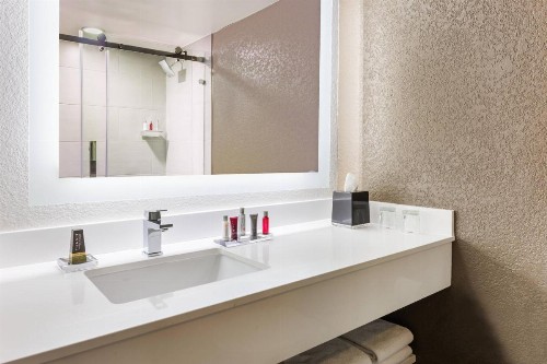 Marriott Orlando Airport Lakeside - image 16