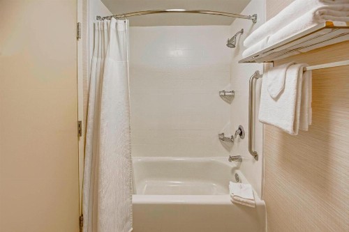 Fairfield Inn and Suites by Marriott Orlando Near Universal Orlando - image 11