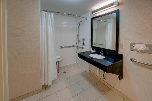 Fairfield Inn and Suites by Marriott Orlando Near Universal Orlando - image 12