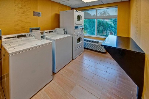 Fairfield Inn and Suites by Marriott Orlando Near Universal Orlando - image 19
