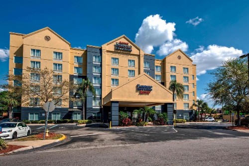 Fairfield Inn and Suites by Marriott Orlando Near Universal Orlando - image 3