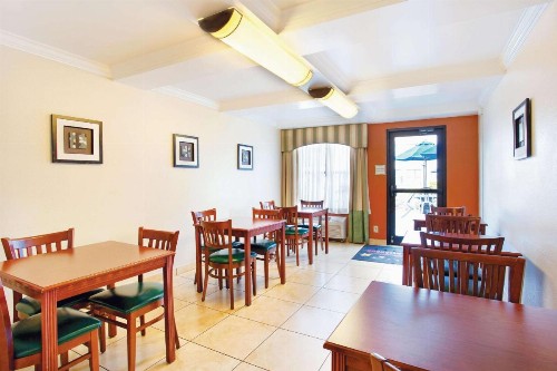 La Quinta Inn by Wyndham Orlando International Drive North - image 6