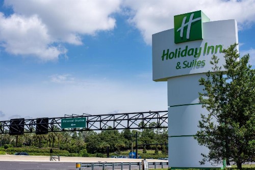 Holiday Inn & Suites Across From Universal Orlando an IHG Hotel - image 17