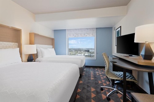 Holiday Inn & Suites Across From Universal Orlando an IHG Hotel - image 2