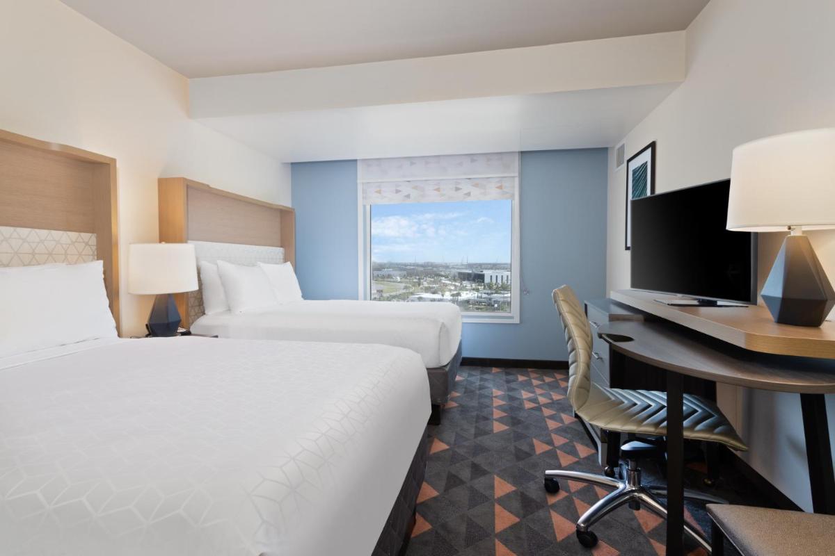 Holiday Inn & Suites Across From Universal Orlando an IHG Hotel - image 2