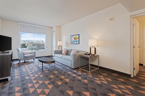 Holiday Inn & Suites Across From Universal Orlando an IHG Hotel - image 29
