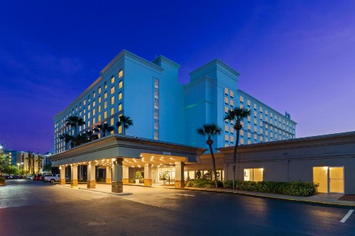 Holiday Inn & Suites Across From Universal Orlando an IHG Hotel - image 4