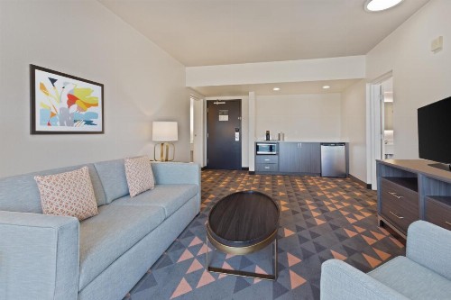 Holiday Inn & Suites Across From Universal Orlando an IHG Hotel - image 41