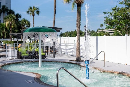 Holiday Inn & Suites Across From Universal Orlando an IHG Hotel - image 5