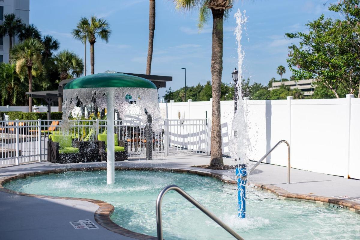 Holiday Inn & Suites Across From Universal Orlando an IHG Hotel - image 5