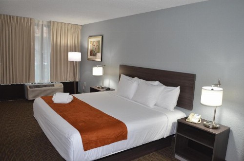 Days Inn & Suites by Wyndham Orlando Airport - image 17