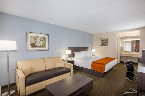 Days Inn & Suites by Wyndham Orlando Airport - image 18