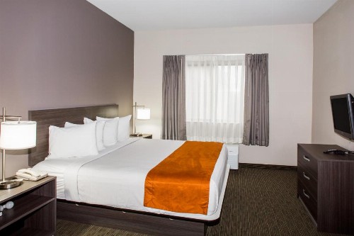 Days Inn & Suites by Wyndham Orlando Airport - image 27