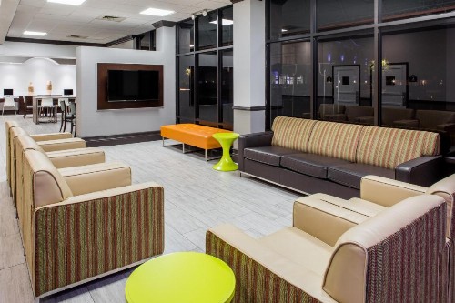 Days Inn & Suites by Wyndham Orlando Airport - image 33