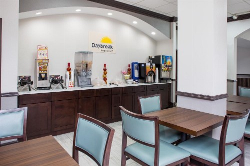 Days Inn & Suites by Wyndham Orlando Airport - image 34