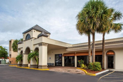 Days Inn & Suites by Wyndham Orlando Airport - image 36