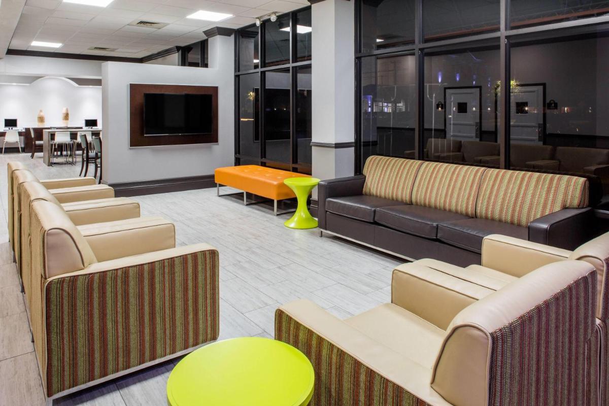 Days Inn & Suites by Wyndham Orlando Airport - image 6