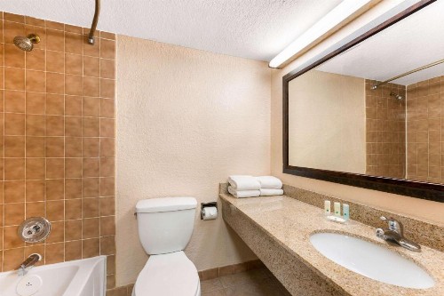 Quality Inn & Suites Orlando Airport - image 15