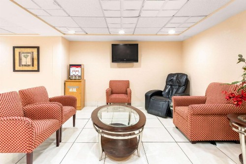 Quality Inn & Suites Orlando Airport - image 4