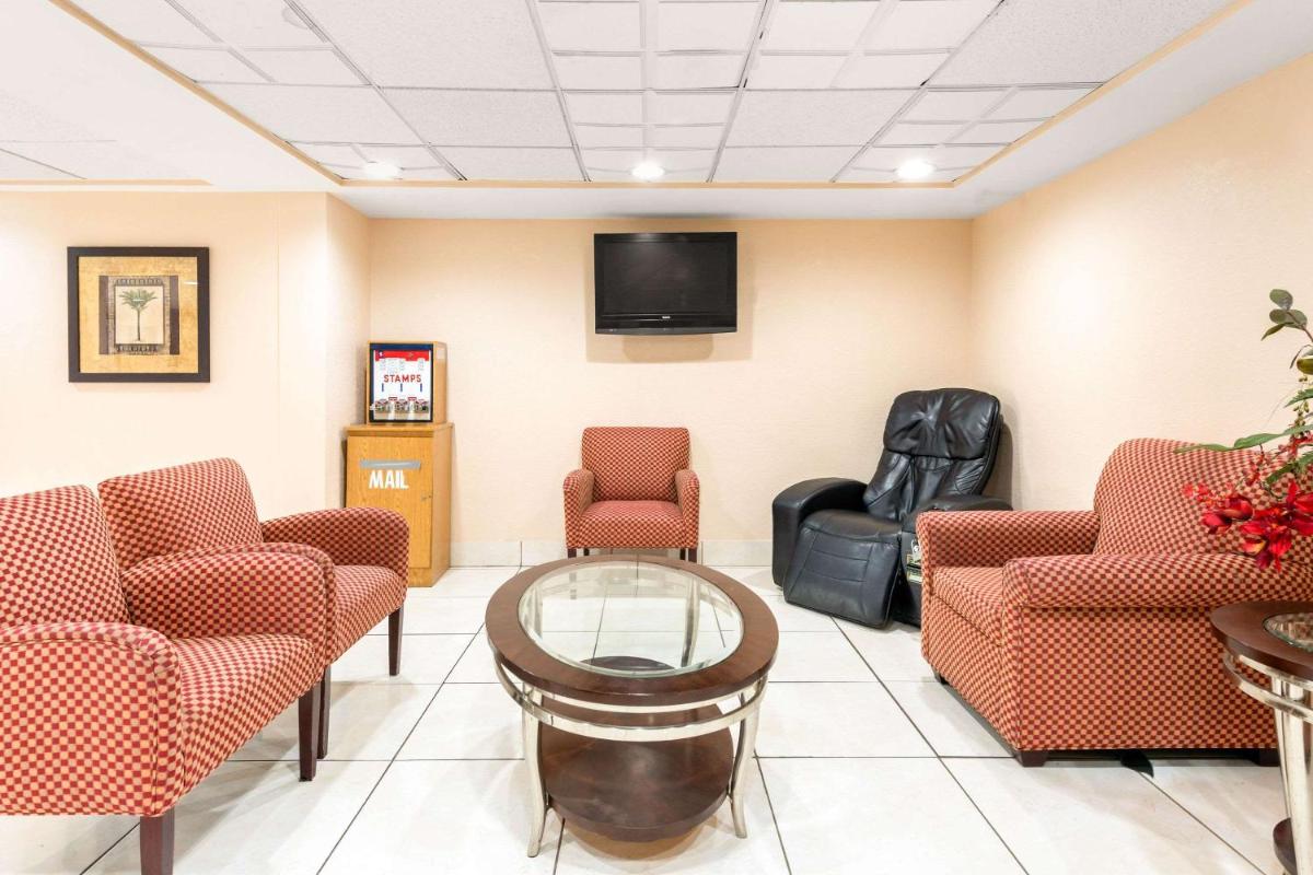 Quality Inn & Suites Orlando Airport - image 4