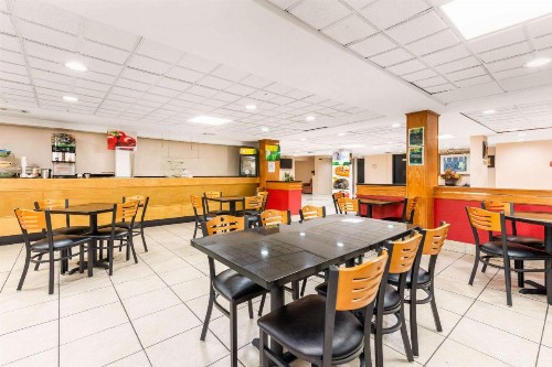 Quality Inn & Suites Orlando Airport - image 6