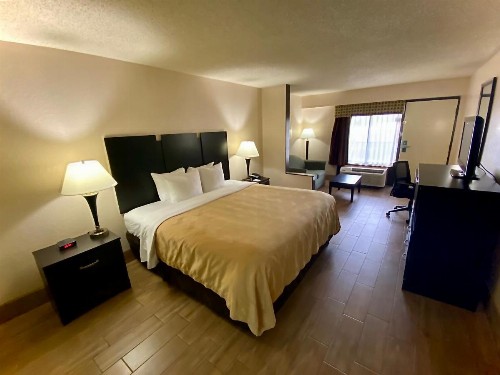 Quality Inn & Suites Orlando Airport - image 8