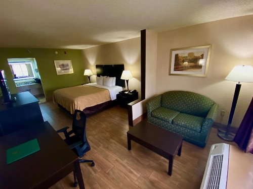 Quality Inn & Suites Orlando Airport - image 9
