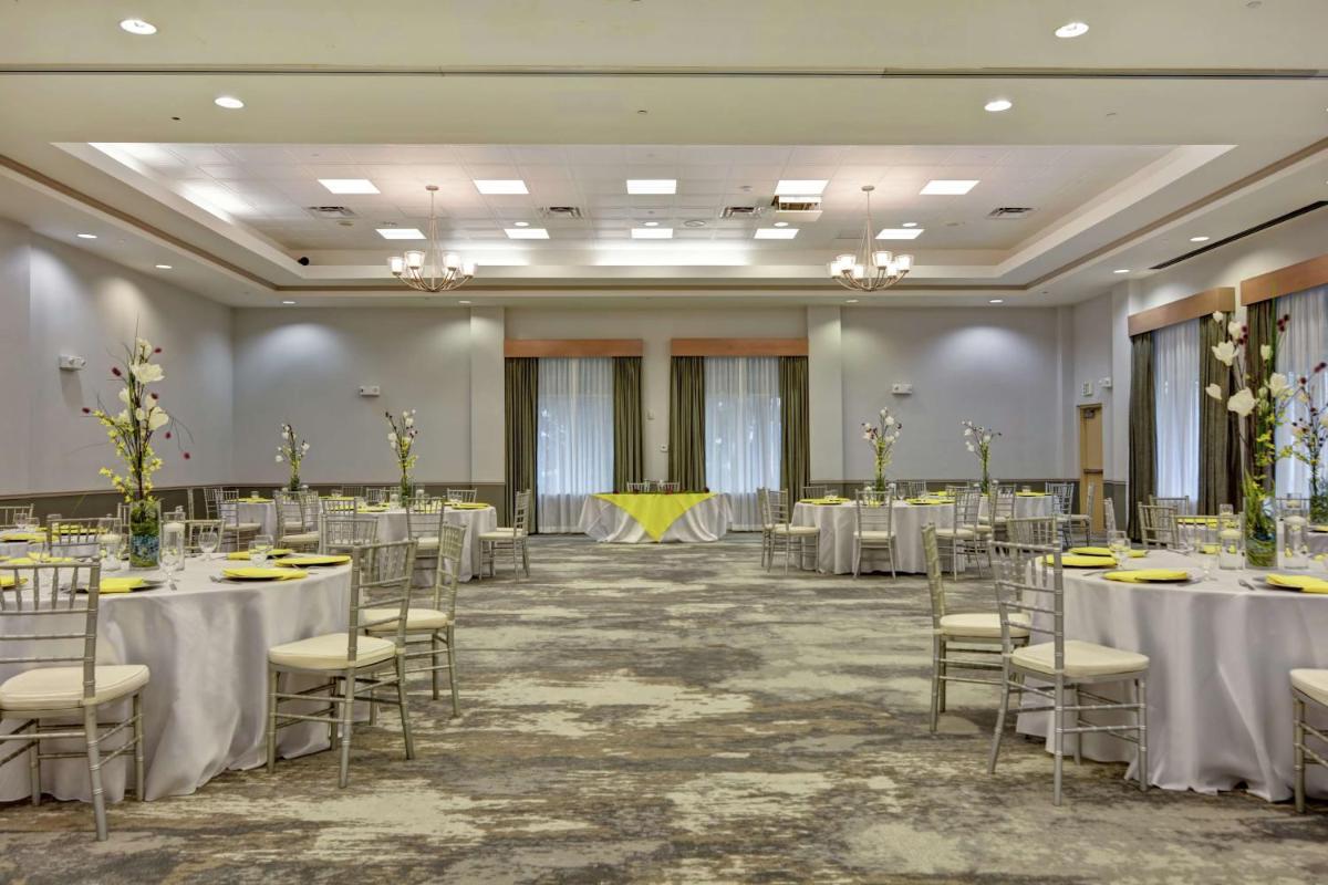 Hilton Garden Inn Orlando Lake Buena Vista - image 5