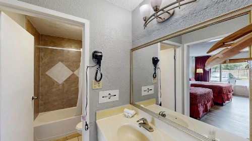 Days Inn by Wyndham Orlando Downtown - image 12