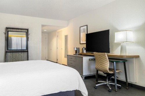 Allure Resort Orlando Near Universal - image 15