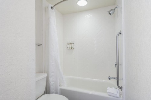 Allure Resort Orlando Near Universal - image 19