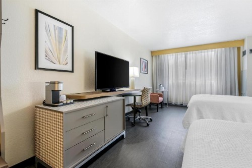 Allure Resort Orlando Near Universal - image 8