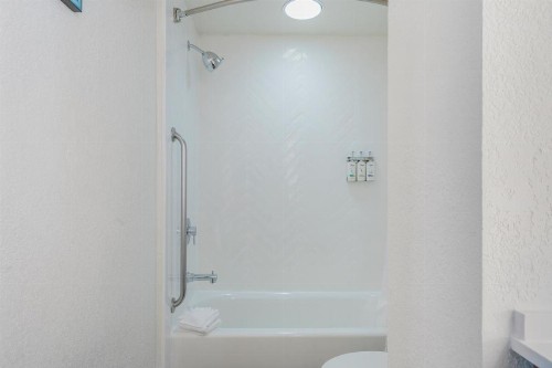 Allure Resort Orlando Near Universal - image 9