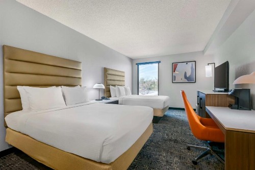 Best Western Plus Universal Inn - image 15