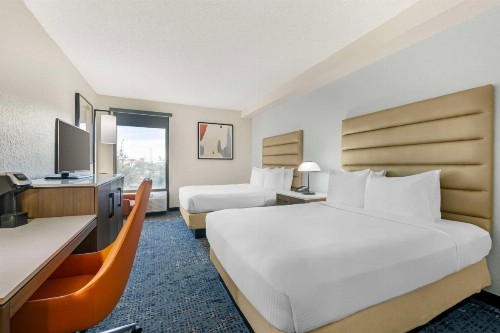 Best Western Plus Universal Inn - image 16