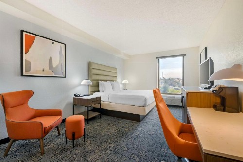 Best Western Plus Universal Inn - image 18