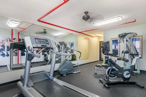 Best Western Plus Universal Inn - image 2