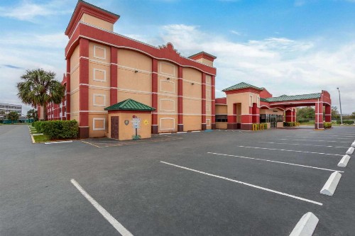 Days Inn by Wyndham Orlando Near Millenia Mall - image 11