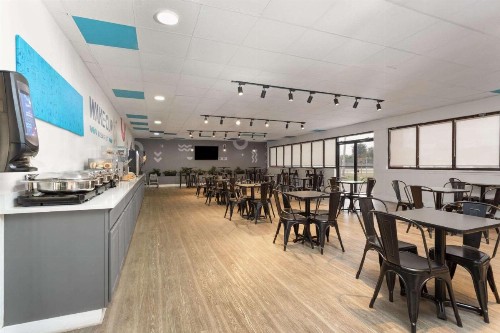 Days Inn by Wyndham Orlando Near Millenia Mall - image 19