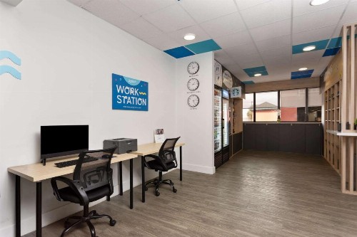 Days Inn by Wyndham Orlando Near Millenia Mall - image 2
