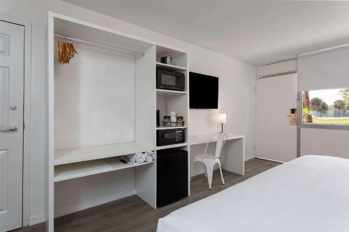 Days Inn by Wyndham Orlando Near Millenia Mall - image 20
