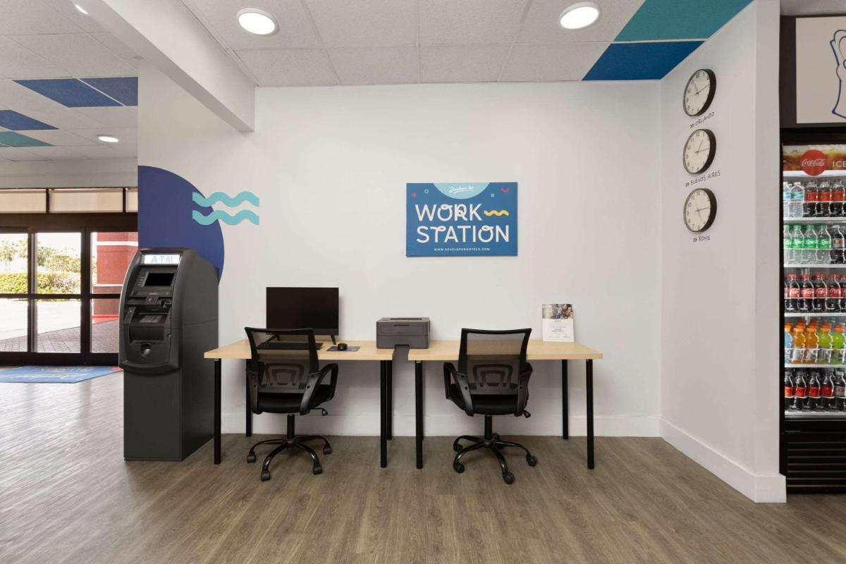 Days Inn by Wyndham Orlando Near Millenia Mall - image 6